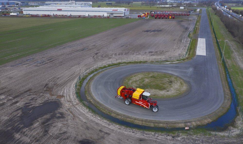 GRIMME Maschine auf der Teststrecke von Werk 2 im Niedersachsenpark